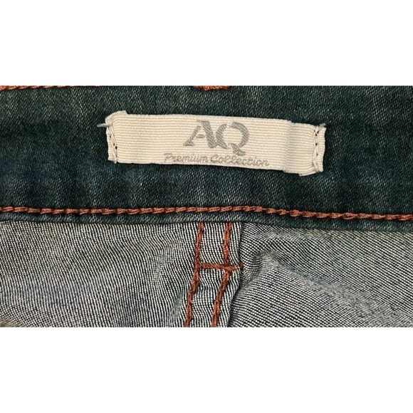 AQ Jeans Floral Embroidered Stretch Fringed Jorts Denim Size 15 Waist 34” - Picture 3 of 4